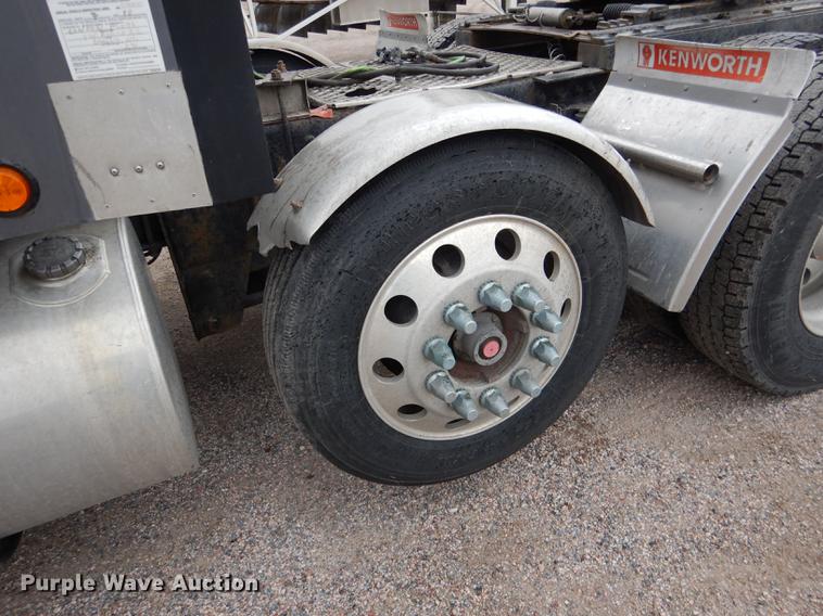 image for item DG5770 2007 Kenworth W900 semi truck