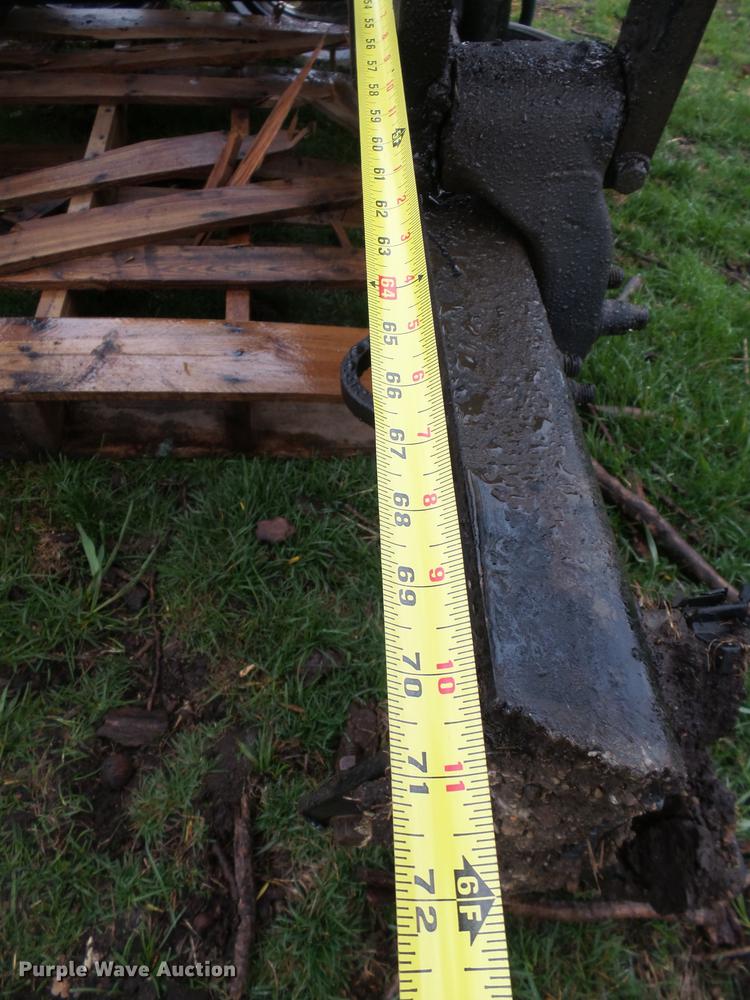 image for item DX9179 2005 Sterling L8500 front axle