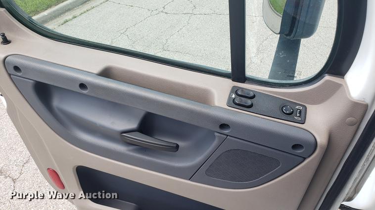 image for item EN9921 2014 Freightliner Cascadia 125 semi truck