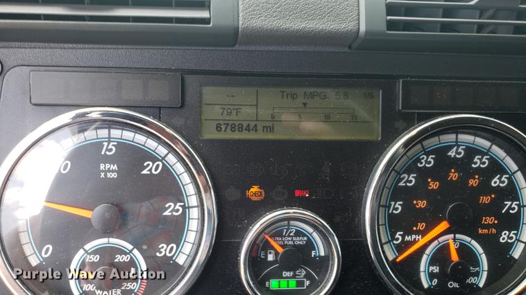 image for item EN9921 2014 Freightliner Cascadia 125 semi truck