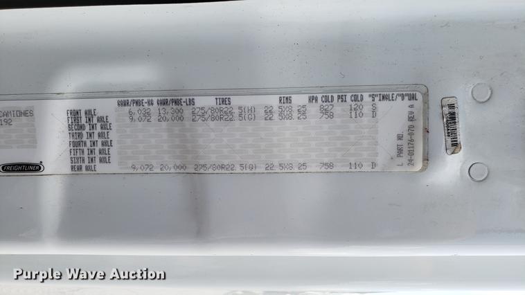 image for item EN9921 2014 Freightliner Cascadia 125 semi truck