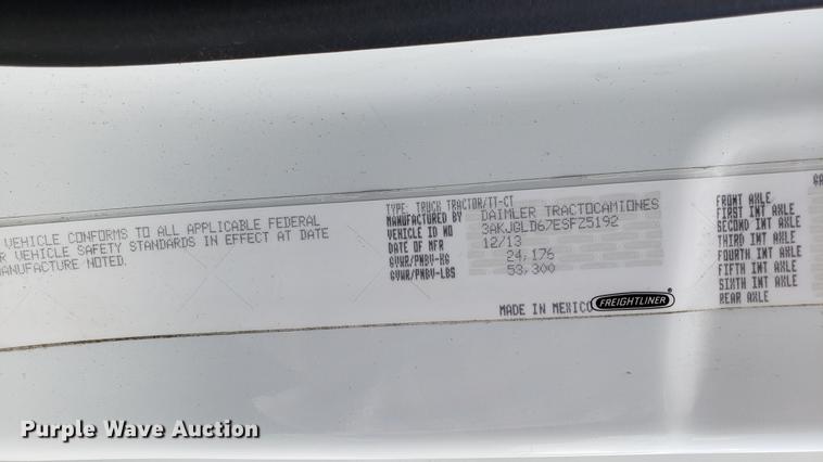 image for item EN9921 2014 Freightliner Cascadia 125 semi truck