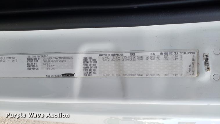 image for item EN9921 2014 Freightliner Cascadia 125 semi truck