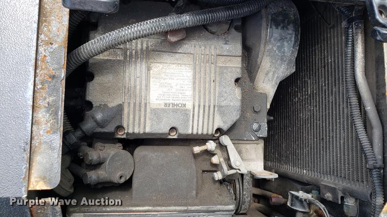 image for item EN9921 2014 Freightliner Cascadia 125 semi truck