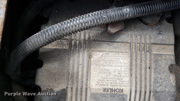 image for item EN9921 2014 Freightliner Cascadia 125 semi truck