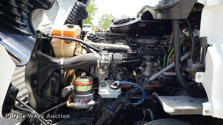 image for item EN9921 2014 Freightliner Cascadia 125 semi truck