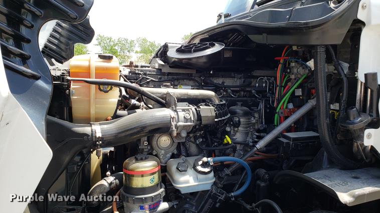 image for item EN9921 2014 Freightliner Cascadia 125 semi truck