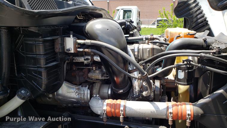 image for item EN9921 2014 Freightliner Cascadia 125 semi truck