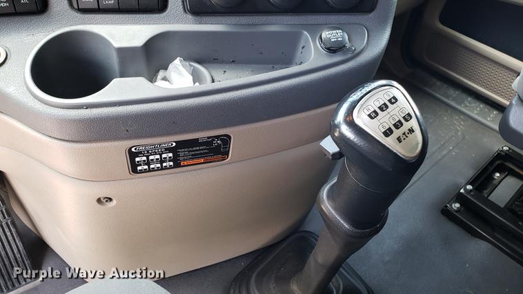 image for item EN9922 2015 Freightliner Cascadia 125 semi truck