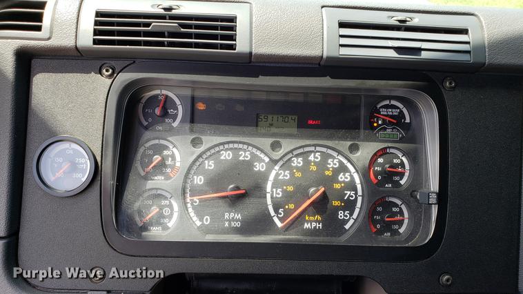 image for item EN9922 2015 Freightliner Cascadia 125 semi truck