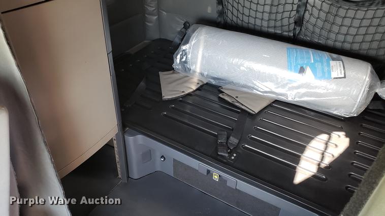 image for item EN9922 2015 Freightliner Cascadia 125 semi truck