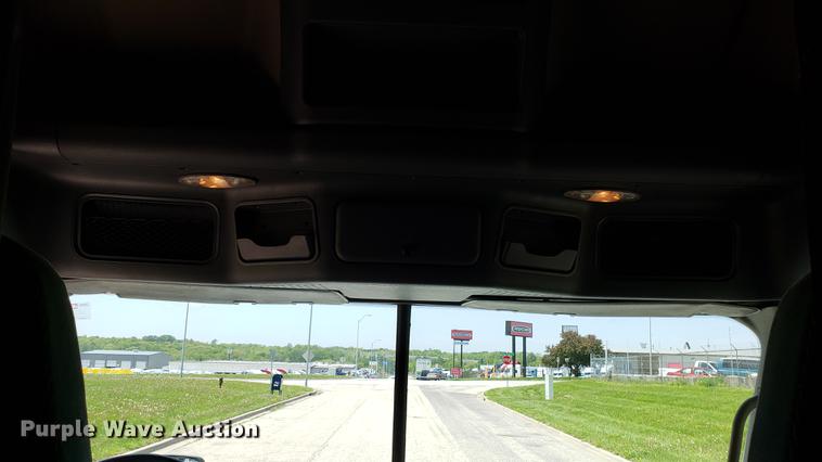 image for item EN9922 2015 Freightliner Cascadia 125 semi truck