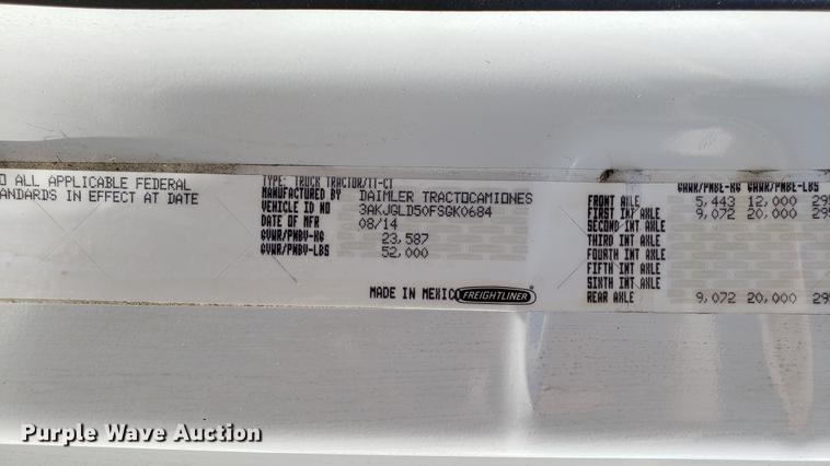 image for item EN9922 2015 Freightliner Cascadia 125 semi truck