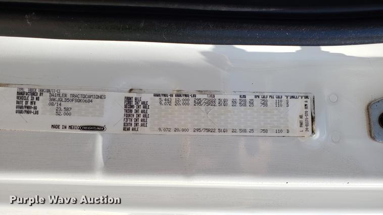 image for item EN9922 2015 Freightliner Cascadia 125 semi truck