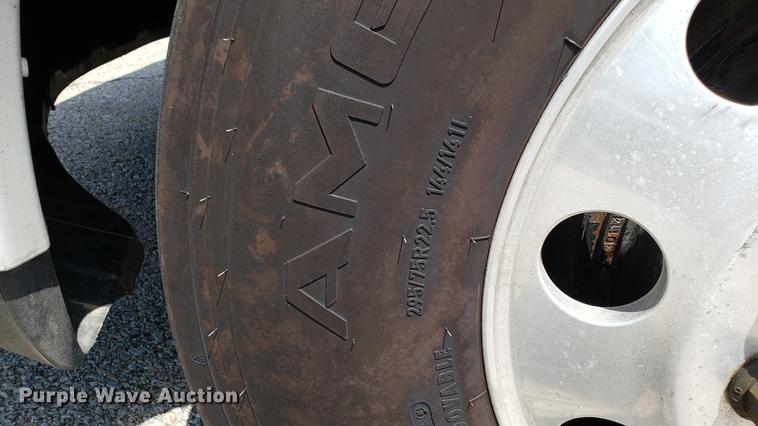 image for item EN9922 2015 Freightliner Cascadia 125 semi truck