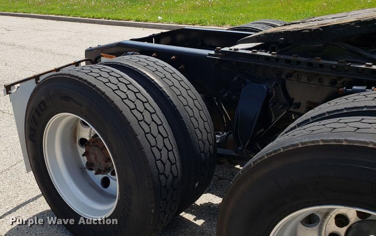 image for item EN9922 2015 Freightliner Cascadia 125 semi truck