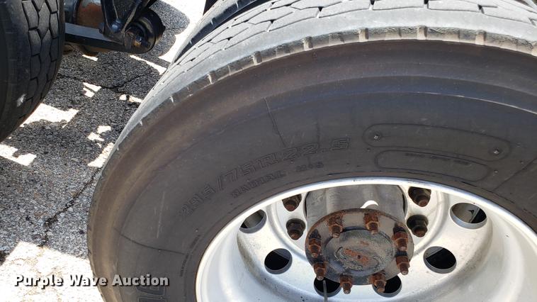 image for item EN9922 2015 Freightliner Cascadia 125 semi truck