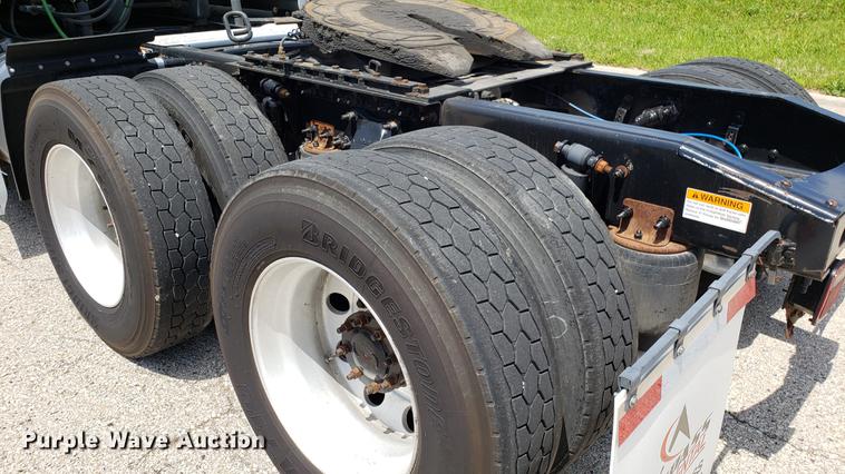 image for item EN9922 2015 Freightliner Cascadia 125 semi truck