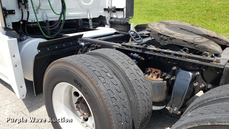 image for item EN9922 2015 Freightliner Cascadia 125 semi truck