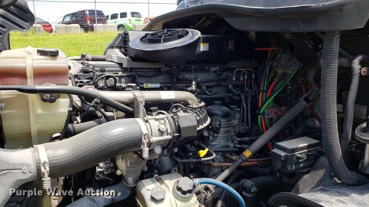 image for item EN9922 2015 Freightliner Cascadia 125 semi truck