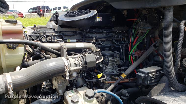 image for item EN9922 2015 Freightliner Cascadia 125 semi truck