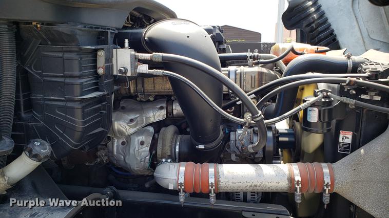 image for item EN9922 2015 Freightliner Cascadia 125 semi truck