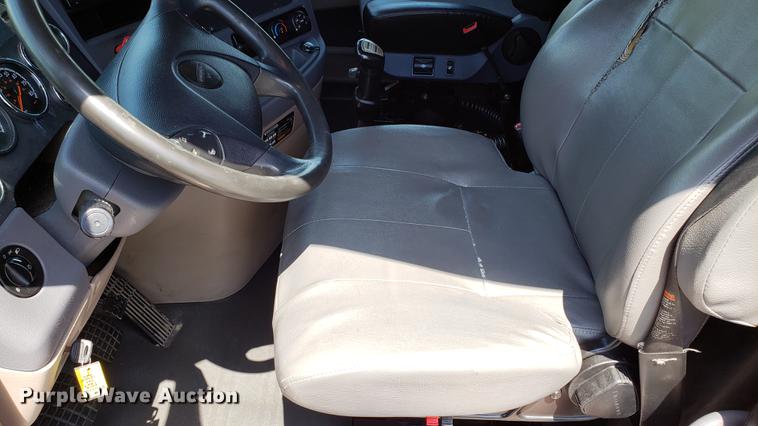 image for item EN9923 2013 Freightliner Cascadia semi truck