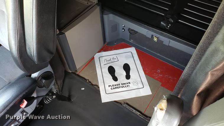 image for item EN9923 2013 Freightliner Cascadia semi truck