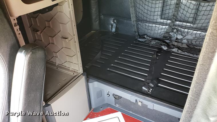 image for item EN9923 2013 Freightliner Cascadia semi truck