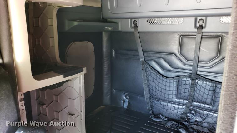 image for item EN9923 2013 Freightliner Cascadia semi truck