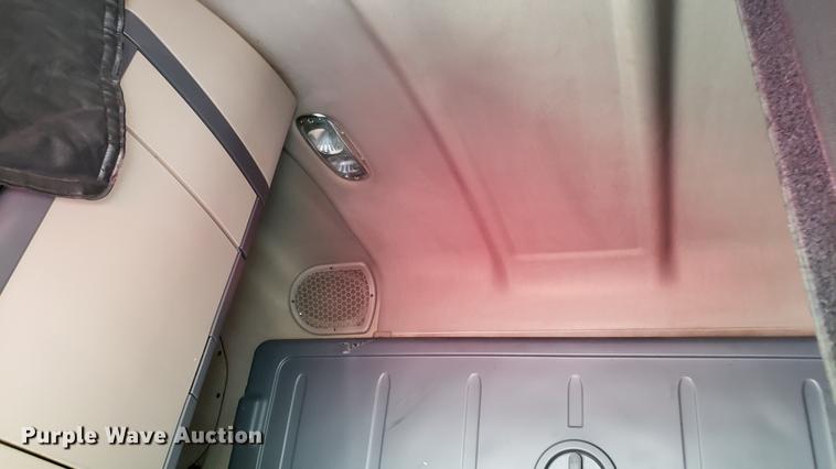 image for item EN9923 2013 Freightliner Cascadia semi truck