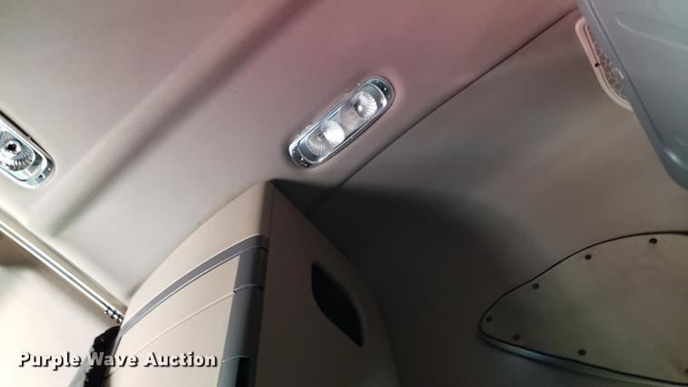 image for item EN9923 2013 Freightliner Cascadia semi truck