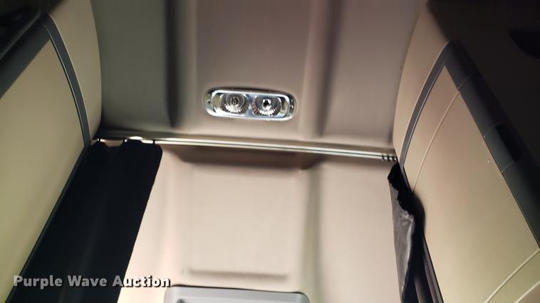 image for item EN9923 2013 Freightliner Cascadia semi truck