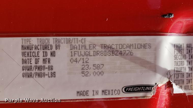 image for item EN9923 2013 Freightliner Cascadia semi truck