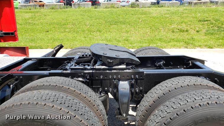 image for item EN9923 2013 Freightliner Cascadia semi truck