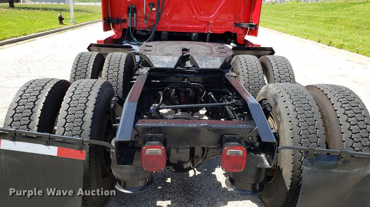 image for item EN9923 2013 Freightliner Cascadia semi truck