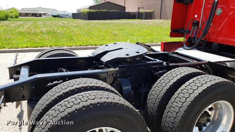 image for item EN9923 2013 Freightliner Cascadia semi truck