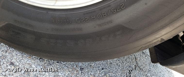 image for item EN9923 2013 Freightliner Cascadia semi truck