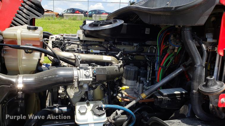 image for item EN9923 2013 Freightliner Cascadia semi truck