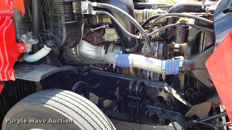 image for item EN9923 2013 Freightliner Cascadia semi truck