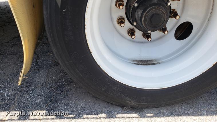 image for item EN9925 2012 Transcraft DTL211 drop deck trailer