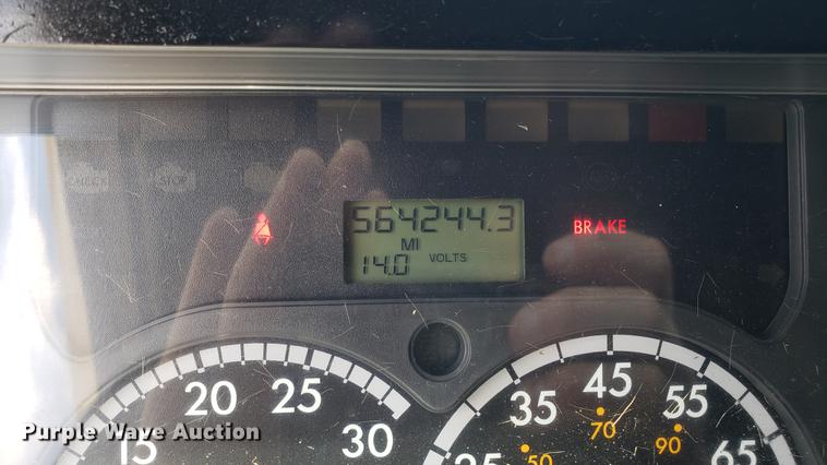 image for item EN9926 2014 Freightliner Cascadia semi truck