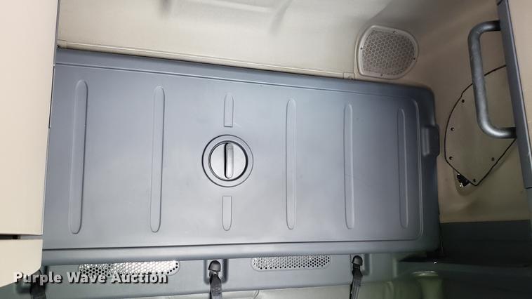 image for item EN9926 2014 Freightliner Cascadia semi truck