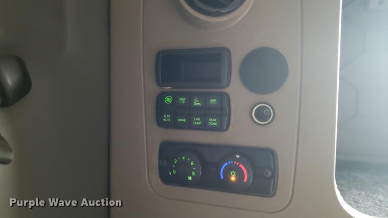 image for item EN9926 2014 Freightliner Cascadia semi truck