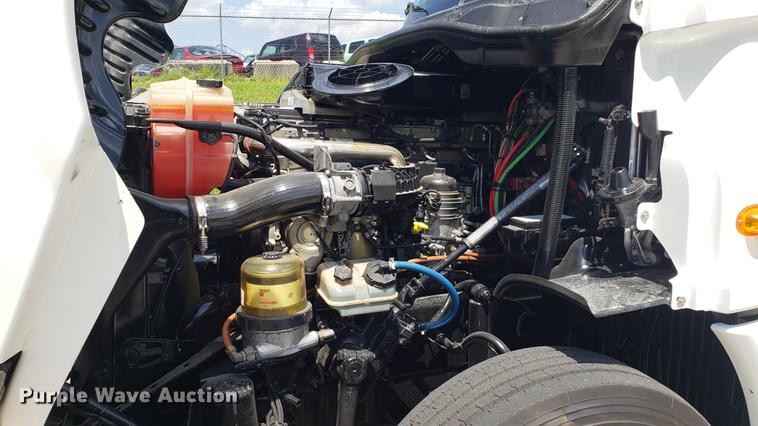 image for item EN9926 2014 Freightliner Cascadia semi truck