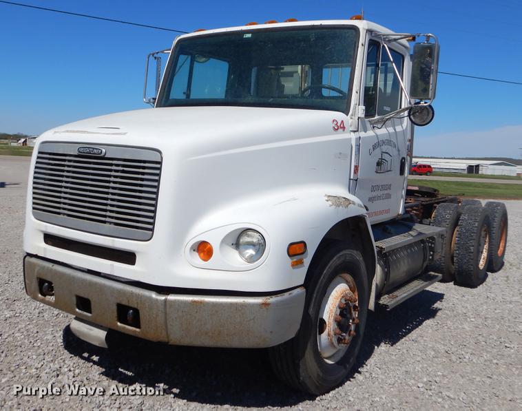 image for item EZ9998 2000 Freightliner FL112 semi truck