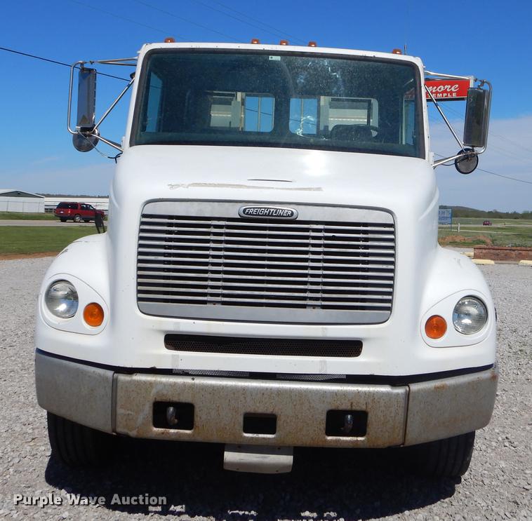 image for item EZ9998 2000 Freightliner FL112 semi truck