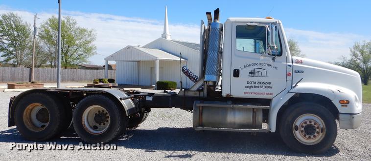 image for item EZ9998 2000 Freightliner FL112 semi truck