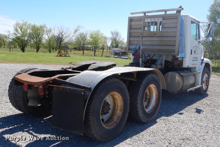 image for item EZ9998 2000 Freightliner FL112 semi truck