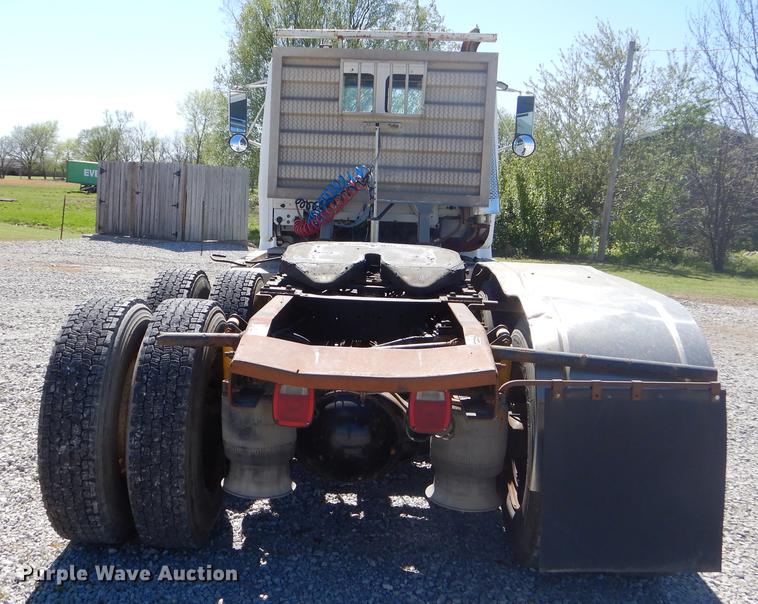 image for item EZ9998 2000 Freightliner FL112 semi truck